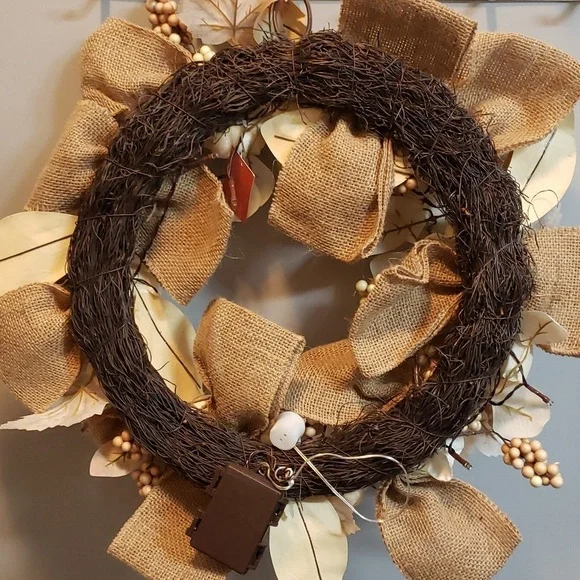 The Farmhouse Rachel Ashwell NWT Ivory Pumpkins, Mums Fall Leaves Lighted Wreath - Picture 6 of 7